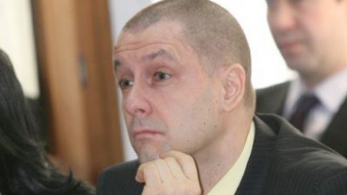 Procurorul demis cere să-i fie apărată reputaţia profesională